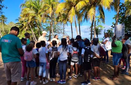 Les élèves de l'école Madame pendant une visite de terrain