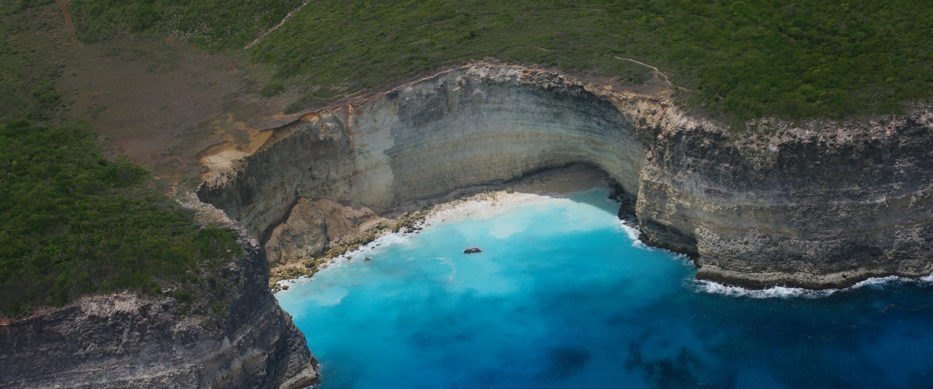 Falaise du littoral du nord Grande-Terre, Anse-Bertrand 